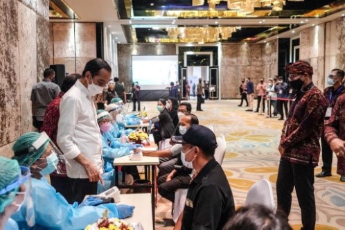Presiden Tinjau Vaksinasi Pelaku Parekraf di Bali