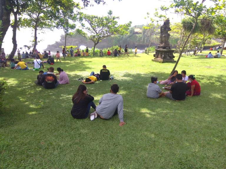 sembahyang-silaturahmi-piknik-tempatnya di- tanahlot