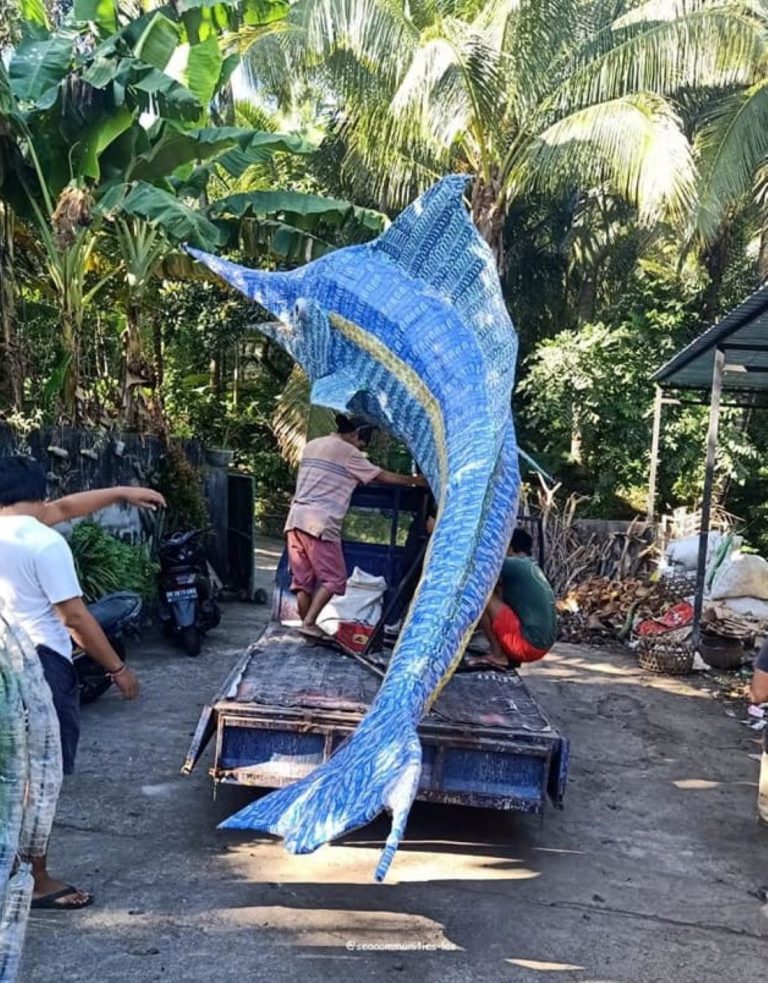 ikon-desa-les-sampah-plastik