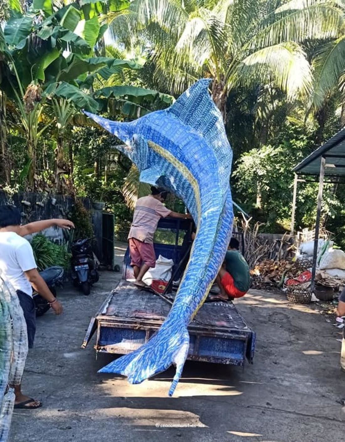 ikon-desa-les-sampah-plastik