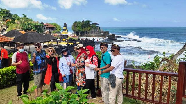 Pagar-pengaman-kayu-ulin-tanah-lot