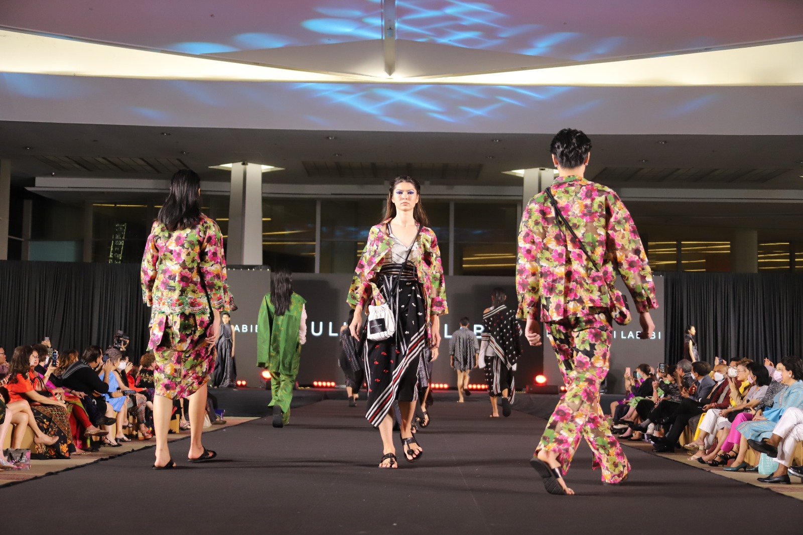 Lepas Sauh di 3rd International Thai Silk Fashion Week