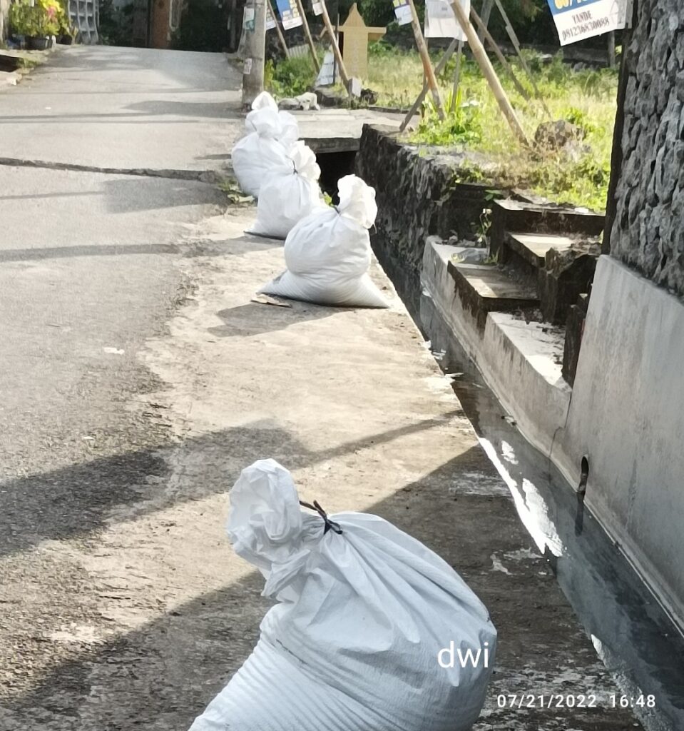micro-plastic-dalam-karung