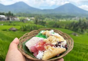 ketan hitam kukus, lupis, giling- giling, ubi kukus 
