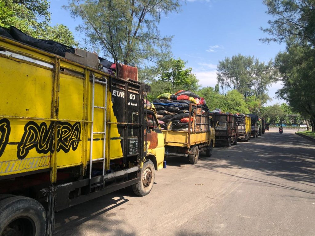 Truk angkutan sampah TPA Suwung