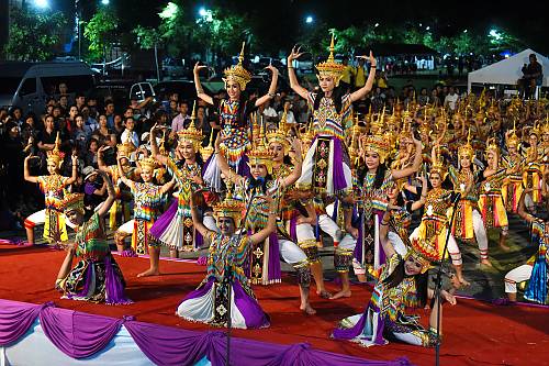 Evening shows include the UNESCO-listed Nora dance. 